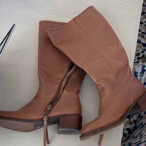 Lucky brand camel colored women’s boots size 7.5